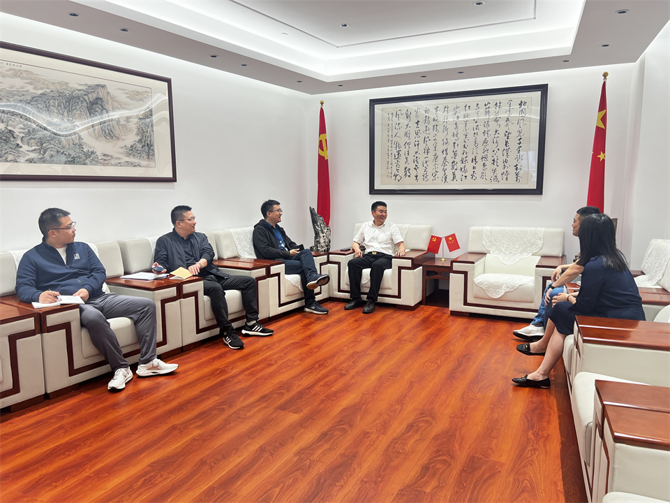 副總經理 嚴佳峰 君邦物業.jpg 副總經理 嚴佳峰 君邦物業.jpg