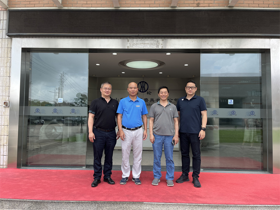 4、鑫輪超硬-黃慧、何志明.jpg 4、鑫輪超硬-黃慧、何志明.jpg